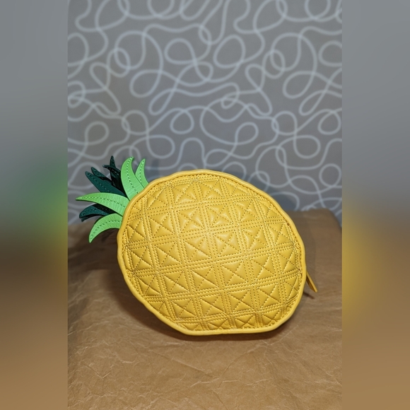Kate Spade Wing It Pineapple Purse EUC - Picture 3 of 11